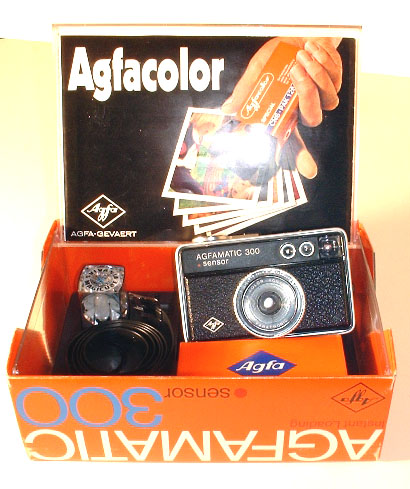 126 agfamatic 300 outfit.jpg (73974 octets)