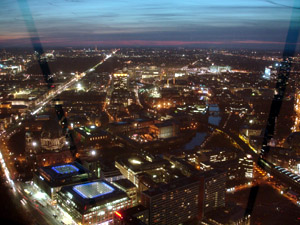 berlin night.jpg (43290 octets)