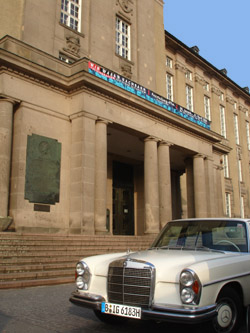 rathaus schoneberg.jpg (40383 octets)